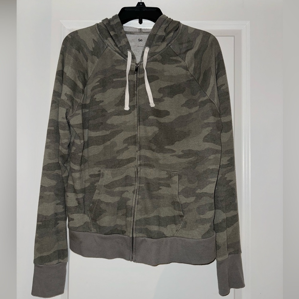 Women’s Camouflage Zip Up Hoodie